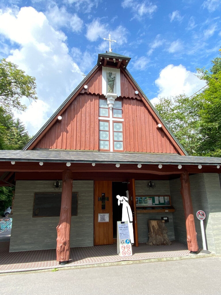 軽井沢聖パウロカトリック教会の外観