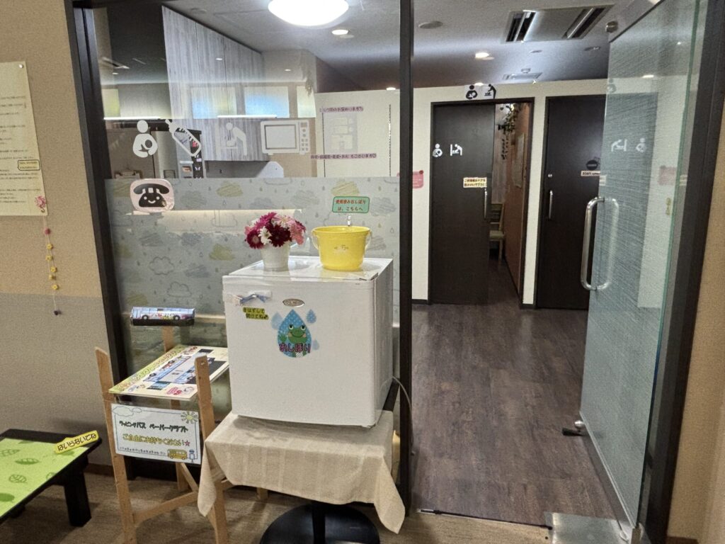 ことっこひろばの授乳室。お湯や水道がありました。