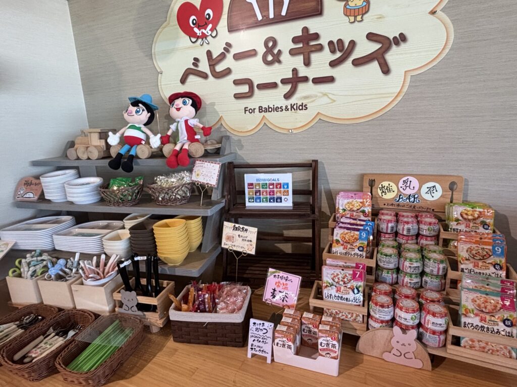 夕食、朝食バイキングのコーナーになります。離乳食が盛りだくさんなので赤ちゃんにありがたい