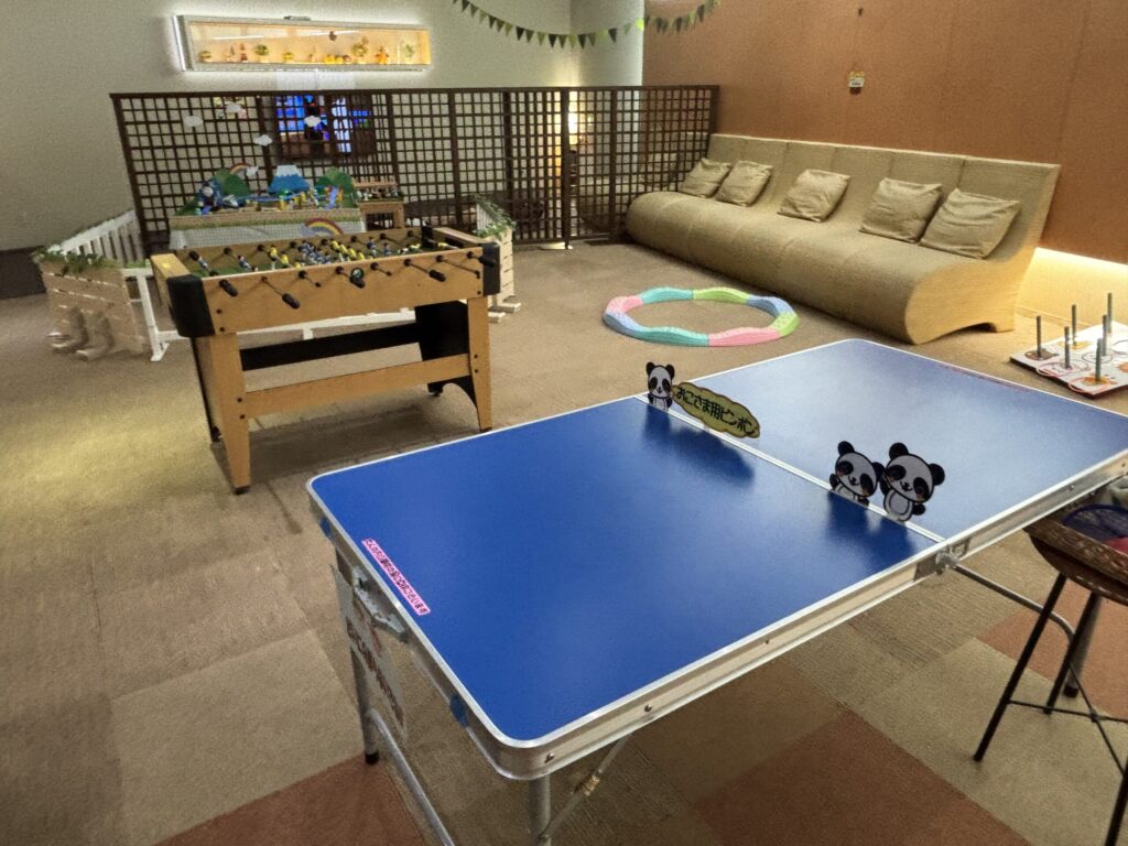 遊び場がありました。簡易の平均台や卓上ゲームがありました