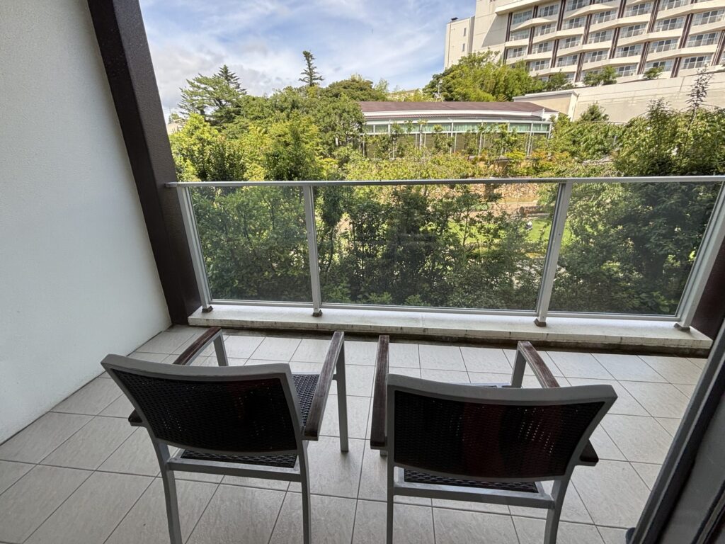 ホテルウェルシーズンのテラス。広々としていました