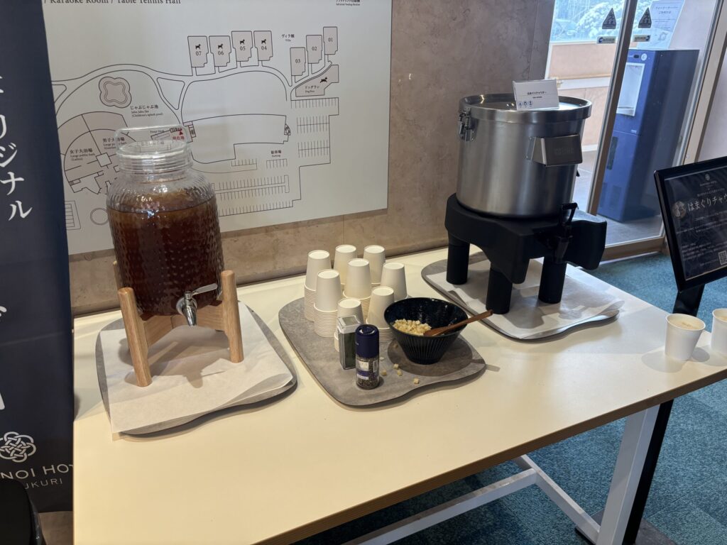 ウェルカムドリンクとウェルカムほたてクラムチャウダー