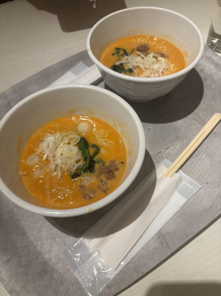 夜食の地獄めぐり 夜鳴き担々麺。今回は赤でした