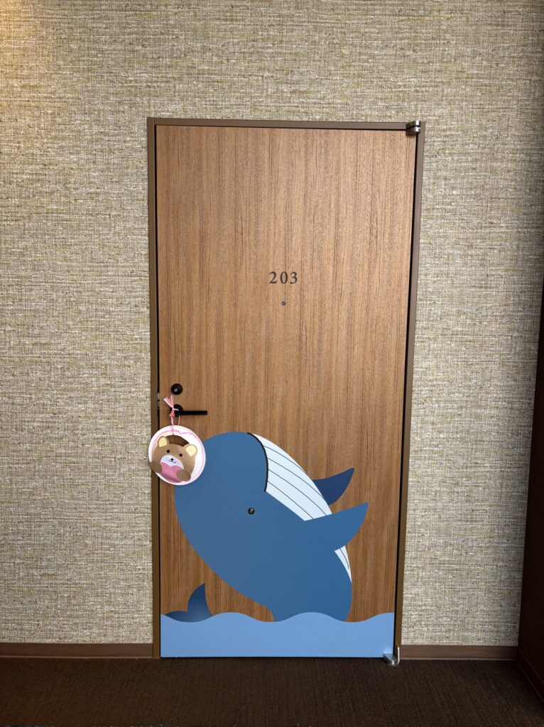 キッズルームの入口。他にもカニなど海の生き物がモチーフとなったいた