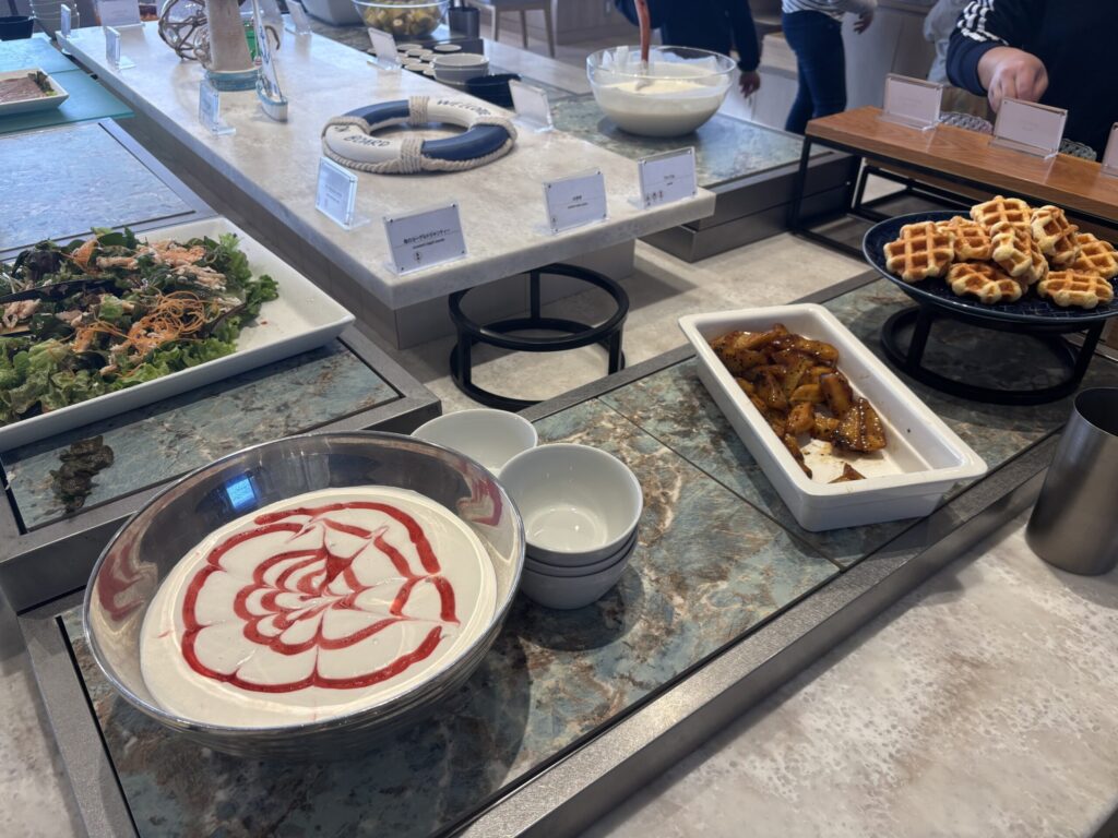 家族みんなで気に入った朝食ビュッフェの苺のヨーグルトシャンティー